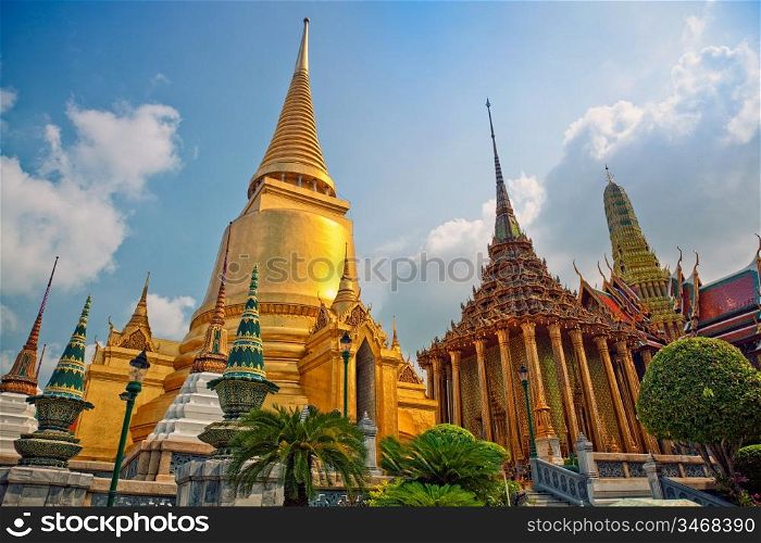 Famouse Bangkok Temple - &acute;Wat Pho&acute; photo