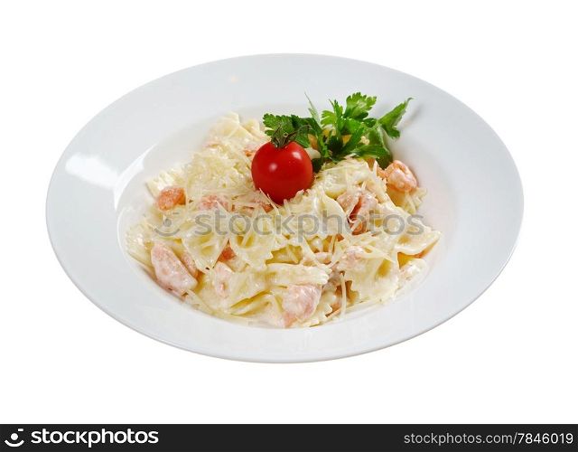 Farfalle pasta with salmon and tomatoes