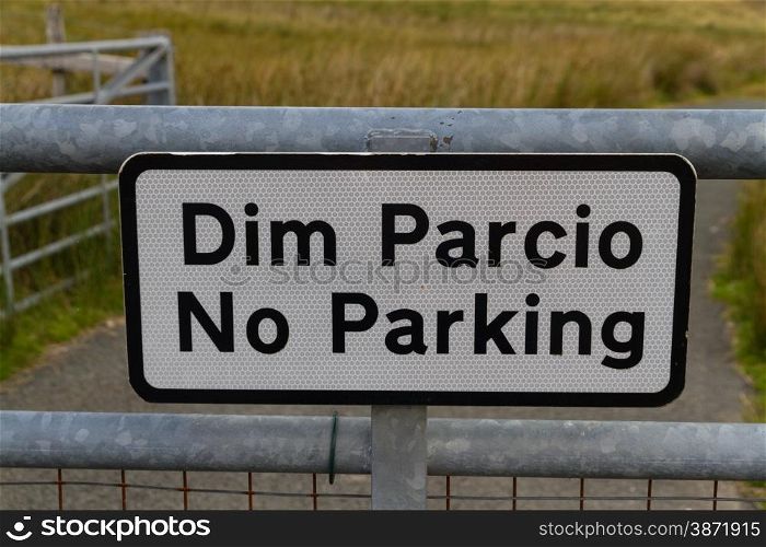 Farm gate with sign Dim Parcio, No Parking bilingual in Welsh and English. Wales, United Kingdom.