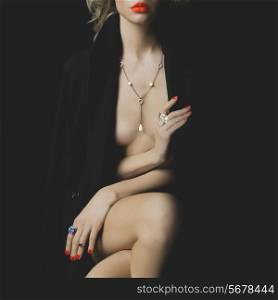 Fashion photo of a nude beauty with bright makeup and jewelry
