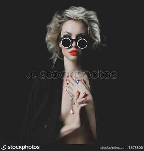 Fashion photo of beauty blonde with bright makeup and accessories