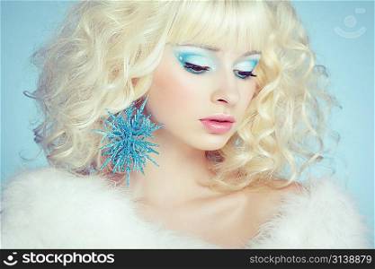 Fashion portrait of a young beautiful blonde woman. Winter style. Winter Makeup