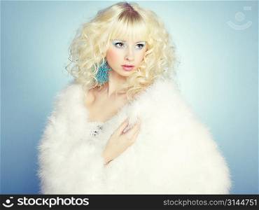 Fashion portrait of a young beautiful blonde woman. Winter style. Winter Makeup