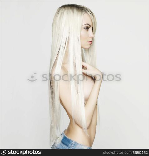 Fashion portrait of elegant woman with helthy luxurious hair