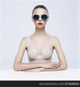 Fashion studio photo of young elegant lady in sunglasses