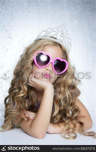 fashion victim little princess girl humor portrait crown and hearth shape glasses