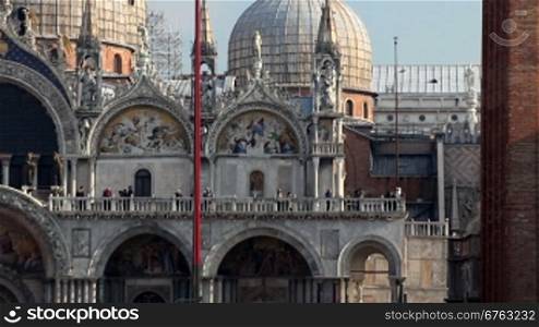 Fassade von San Marco in Venedig