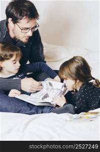 father daughters reading comic book