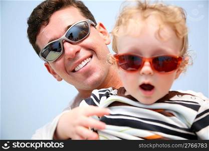 father with the child in the sunglasses