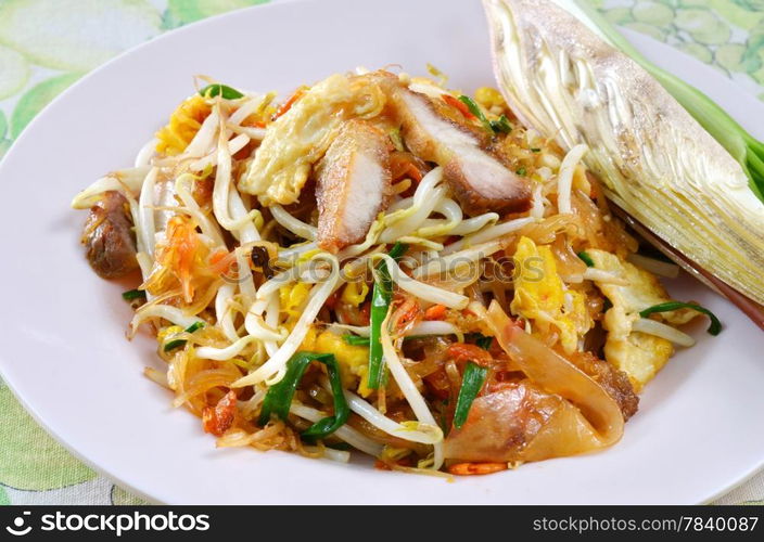 favorite Thai cuisine , Thai food Pad thai , Stir fry noodles with crispy pork