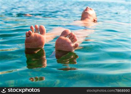 feet with splayed fingers lying on the water man