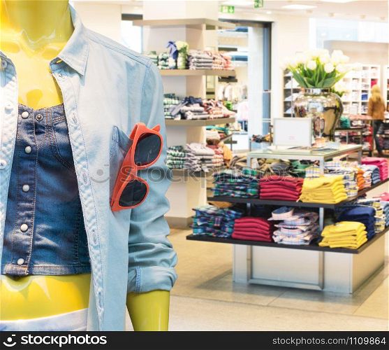 Female dummy inside a casual clothing store