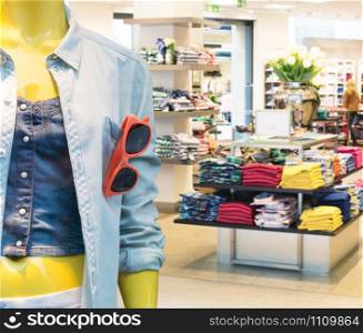 Female dummy inside a casual clothing store