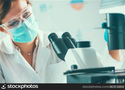  Female scientist researching s&les in laboratory