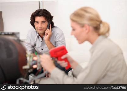 female technician working while the client is talking on the phone