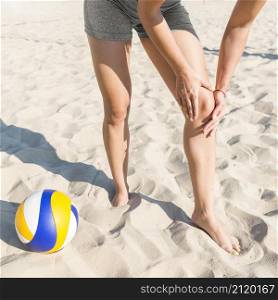 female volleyball player hurting her knee while playing