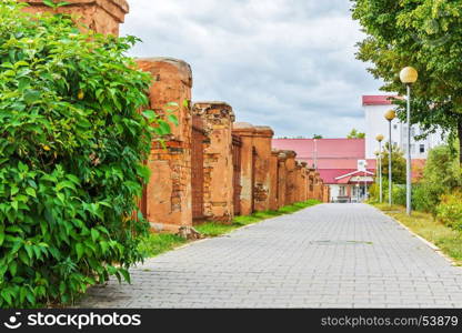 Fence of red brick along the pedestrian sidewalk