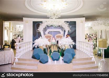 Festive and solemn decoration of the banquet room on the wedding day. decoration of the banquet hall on the wedding day