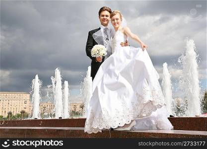 fiance, bride and the fountains
