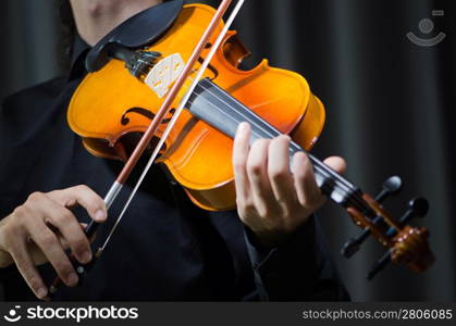 Fiddler playing the violin