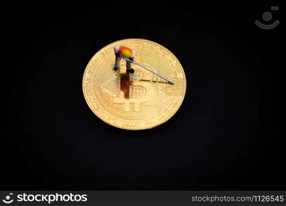 Figurines working Mining Bitcoin Golden digging on virtual cryptocurrency bitcoin mining concept