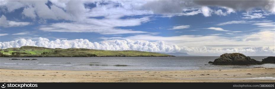 Fintra beach is a beautiful sandy beach just a couple of kilometers outside the fishing port of Killybegs. Stunning views of both the beach and Donegal Bay as far as Benbulben mountain in County Sligo