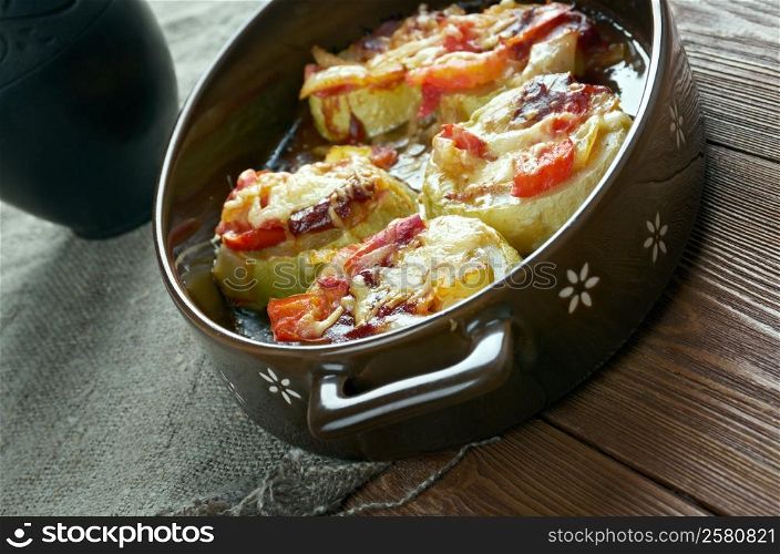Firinda kabak dolmasi - Turkish dish of zucchini
