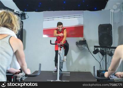fit people in a spin class at the gym
