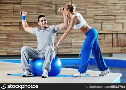 fitness personal trainer on fitness classes supporting group of people and wotrking out together in team