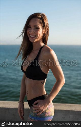 Fitness woman posing with sexy sporty clothes