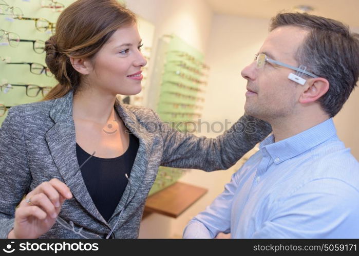 fitting an eyeglasses