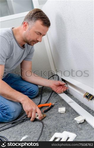 Fixing a broken electrical socket