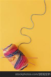 flat lay knitting needles wool