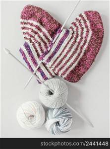 flat lay knitting needles wool 3