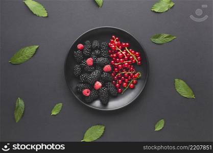 flat lay plate fresh berries with leaves