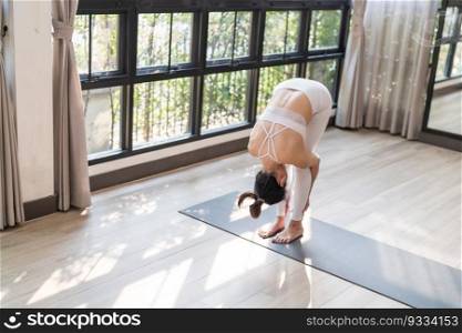 Flexible sport asian woman warming up Fitness woman doing stretch exercise stretching exercising Fitness healthy relaxation Home workout concept