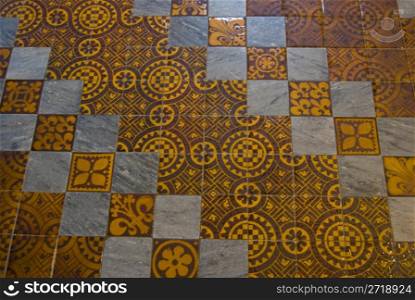 floor with geometrical pattern on the tiles