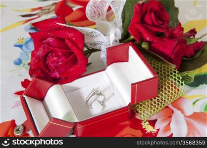 Flowers and jewelry for a Valentine&rsquo;s Day