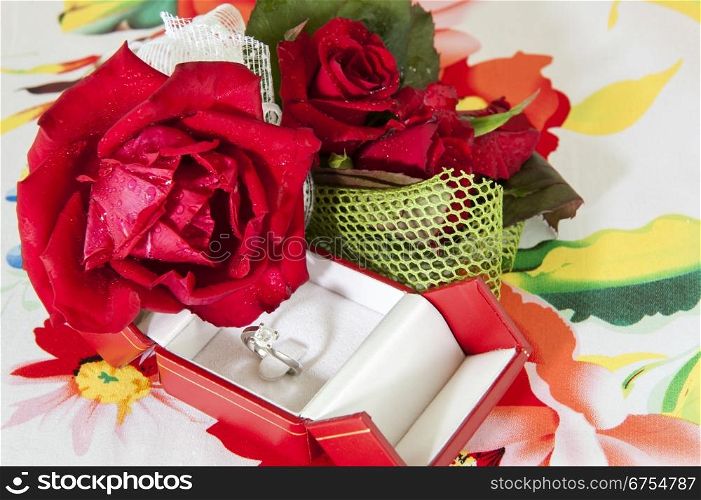 Flowers and jewelry for a Valentine&rsquo;s Day
