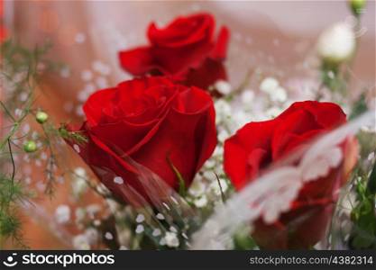 flowers bunch with red roses