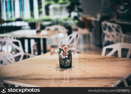 Flowers that are decorated in the coffee cafe