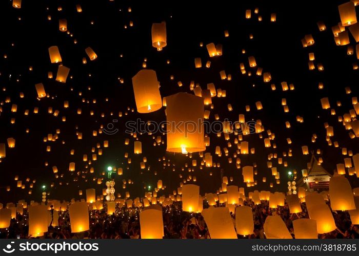 Flying Sky Lantern on Yeepeng festival, thai lanna tradition religion in Chiangmai thailand