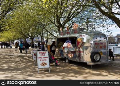 Food vendor serving locals and tourists along the River Thames