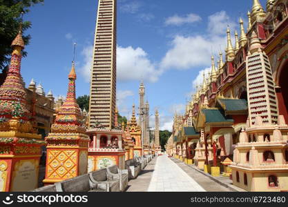 Footpath around temple in Mohnyin Thambuddhei Paya, Moniwa, Myanmar