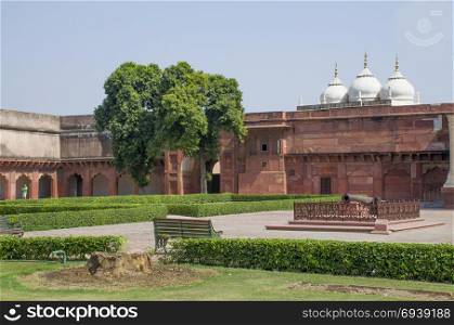 Fort Red to the city of Agra of India