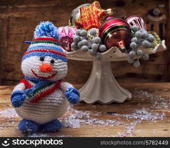 foto knitted from wool figurine Christmas snowman