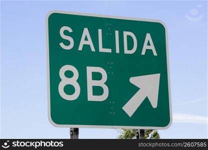Freeway exit sign, Spanish