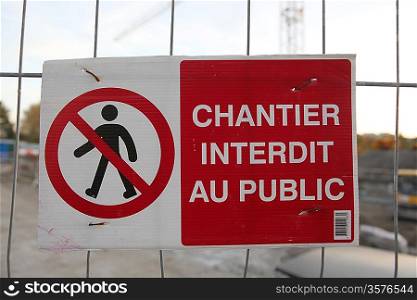 French construction site warning sign