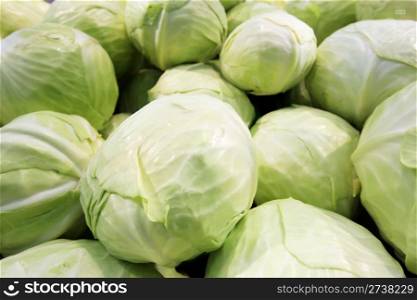 Fresh cabbage at a farmer&rsquo;s market.
