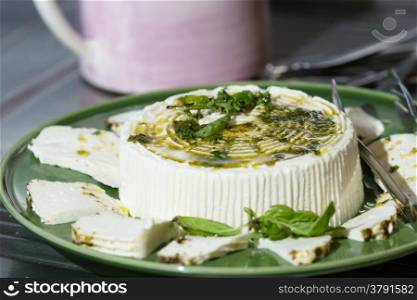 Fresh cheese flavored with fresh mint leaves